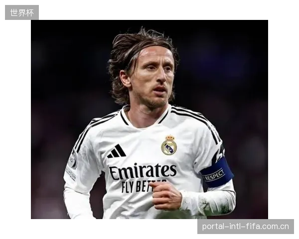 捷克高强度中场绞杀战术将迎大考,莫德里奇的传控节奏或被针对性限制。 捷克高强度中场绞杀战术将迎大考,莫德里奇的传控节奏或被针对性限制。
